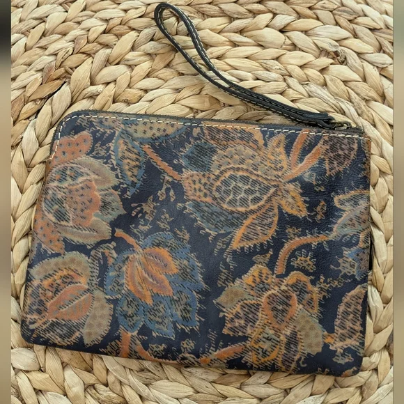 Patricia Nash Cassini wristlet clutch - Picture 13 of 16